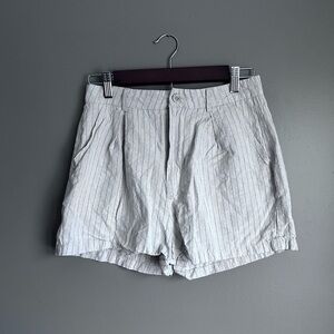 CIDER Women's Beige Pinstripe Casual Straight Shorts Size Medium High Waisted